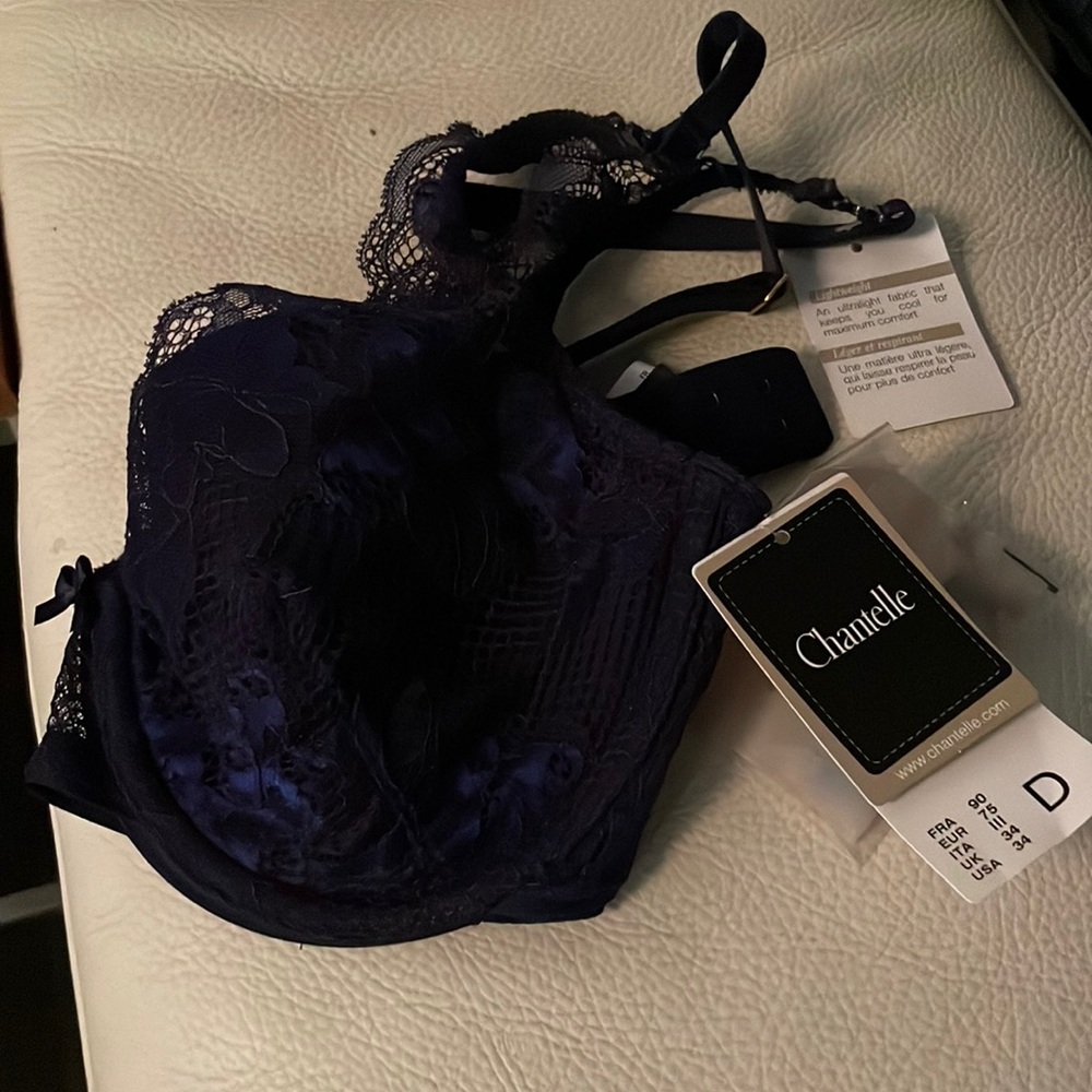 Chantelle convertible lace bra size 34D. New with tags.